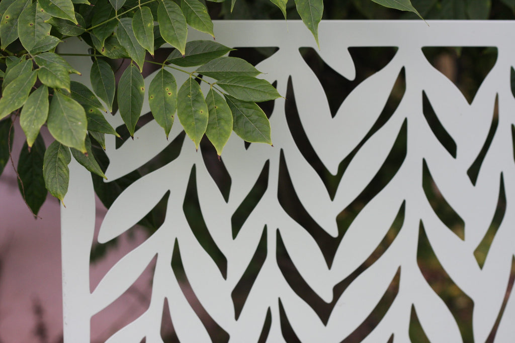 Willow Steel Garden Panel Privacy Screen in Sage Green | 60x120cm
