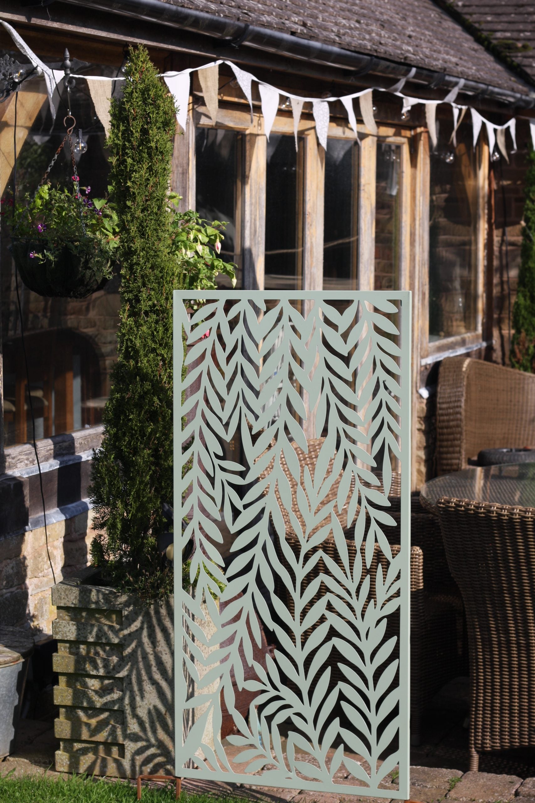 Willow Steel Garden Panel Privacy Screen in Sage Green | 60x120cm