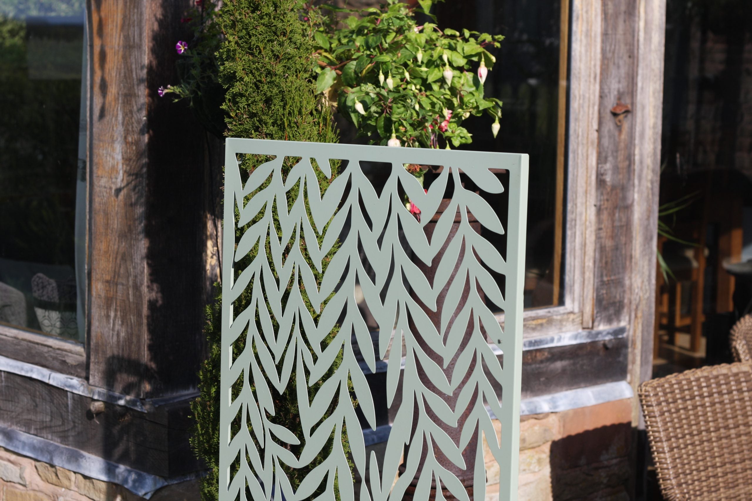 Willow Steel Garden Panel Privacy Screen in Sage Green | 60x120cm